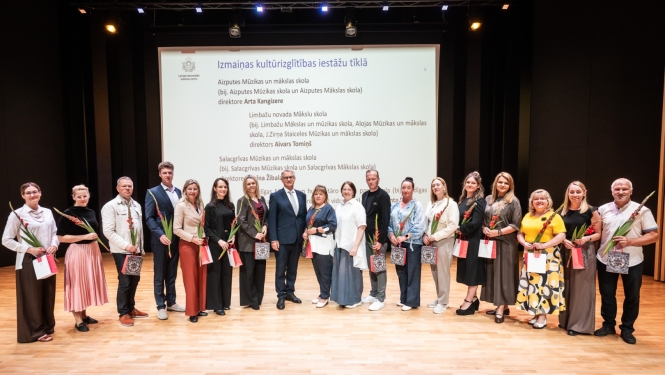 Jaunie skolu direktori kopā ar kultūras ministru Nauri Puntuli un Latvijas Nacionālā kultūras centra direktori Signi Pujāti