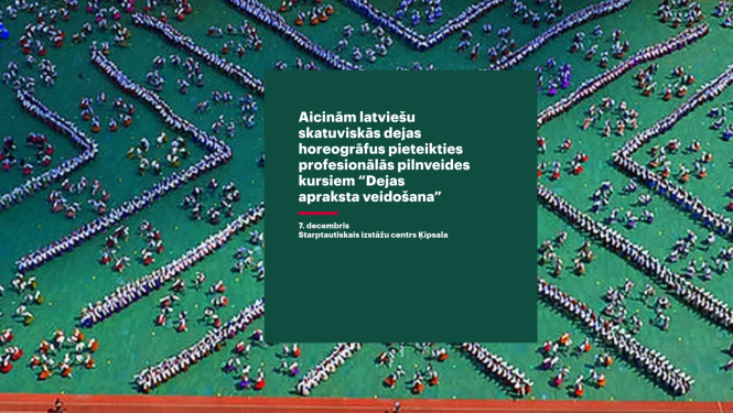 Latvijas Nacionālā kultūras centra aicinājums latviešu skatuviskās dejas horeogrāfiem pieteikties profesionālās pilnveides kursiem “Dejas apraksta veidošana”, kas notiks 7. decembrī Starptautiskajā izstāžu centrā Ķīpsalā. Fonā redzams deju kolektīvu veidots raksts stadionā.