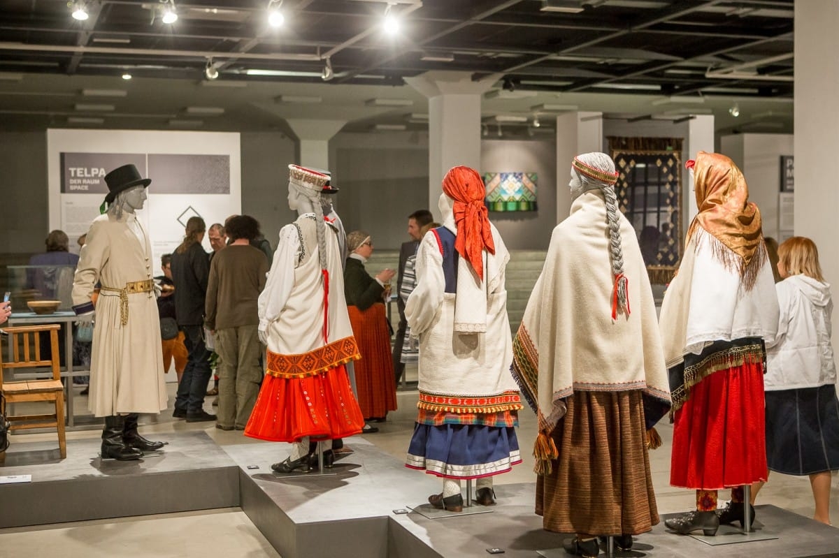 Izstādes „Latviskās dvēseles raksti” atklāšana
