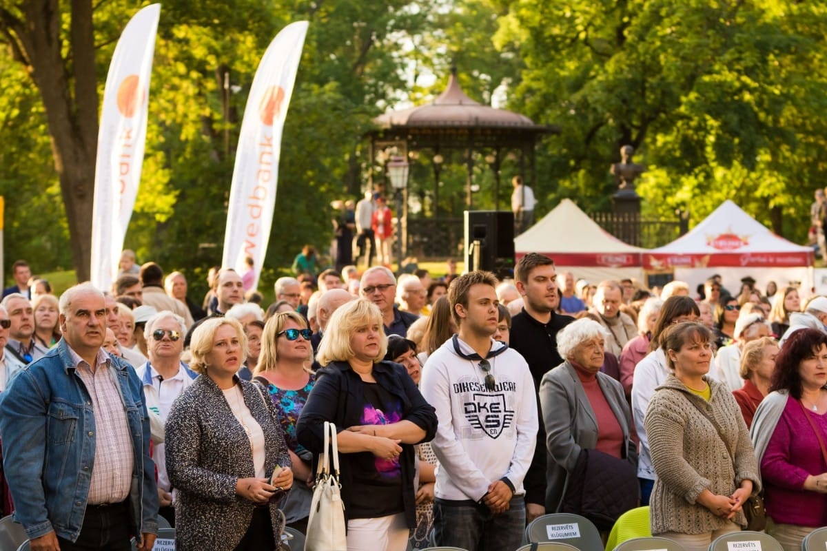 Latvijas sieviešu un vīru koru salidojums