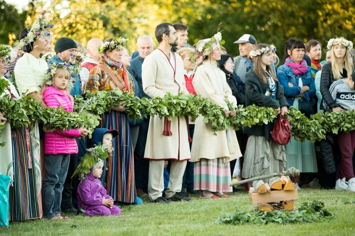 VASARAS SAULGRIEŽI LATVIJAS NOVADOS