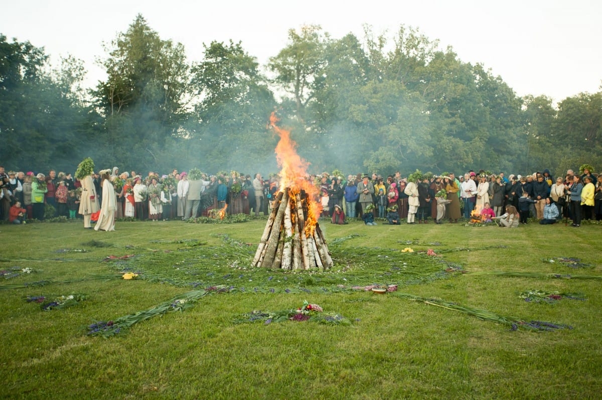 VASARAS SAULGRIEŽI LATVIJAS NOVADOS