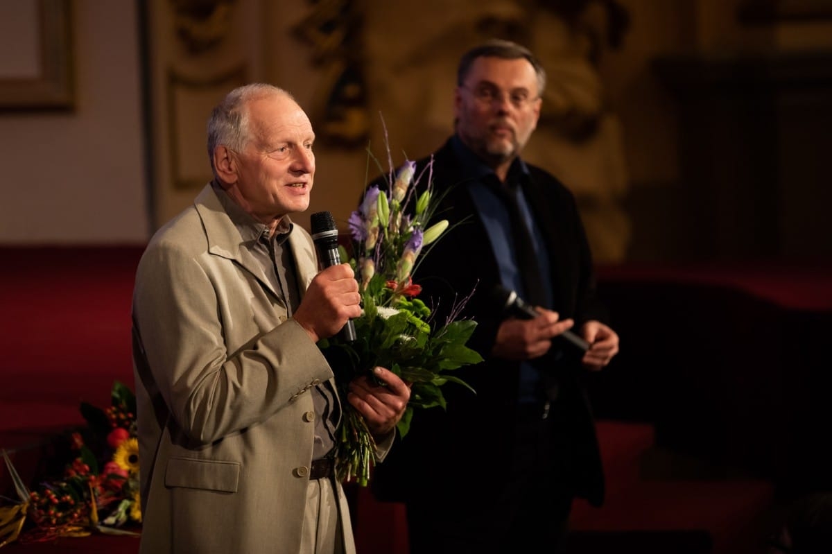 Dokumentālās filmas DZIESMUVARA pirmizrāde