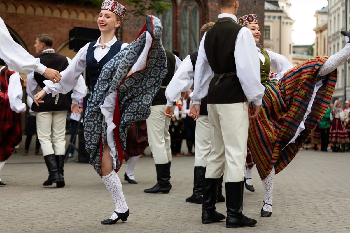 IX Starptautiskais tautas deju festivāls "Sudmaliņas" - Iepazīšanās tūre "Labāk deviņi draugi..." Vecrīgā