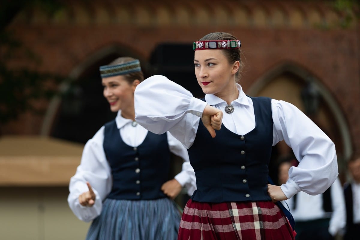 IX Starptautiskais tautas deju festivāls "Sudmaliņas" - Iepazīšanās tūre "Labāk deviņi draugi..." Vecrīgā
