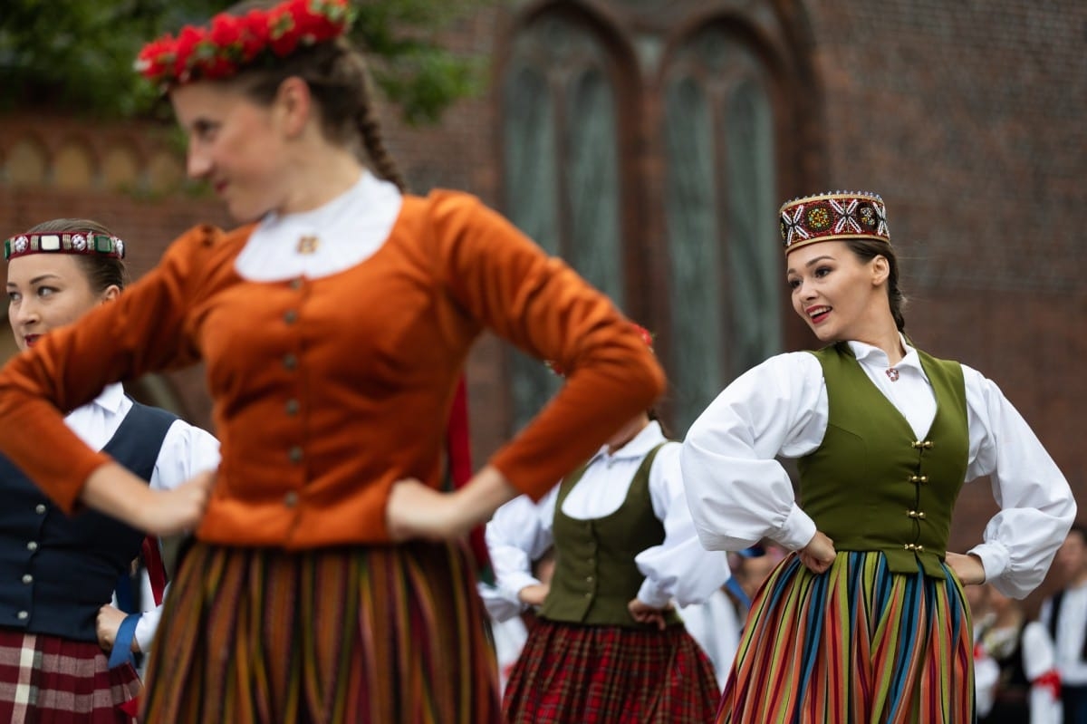 IX Starptautiskais tautas deju festivāls "Sudmaliņas" - Iepazīšanās tūre "Labāk deviņi draugi..." Vecrīgā