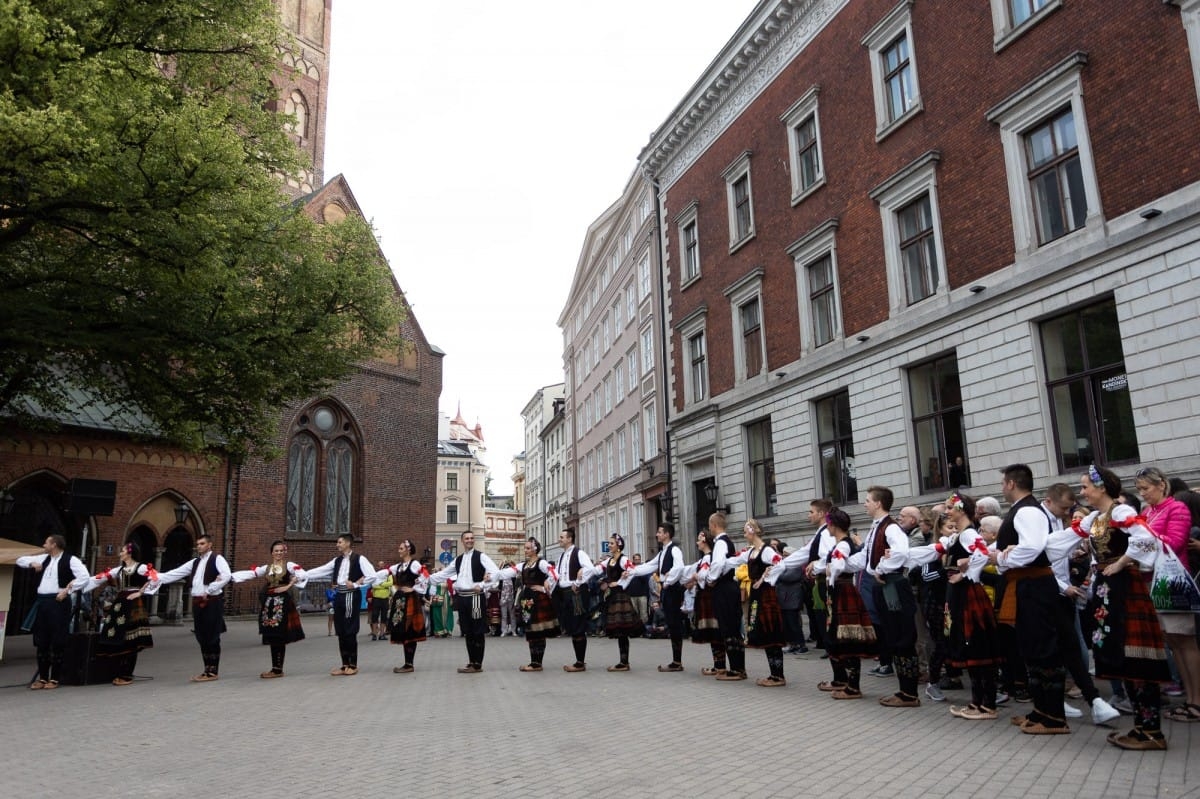IX Starptautiskais tautas deju festivāls "Sudmaliņas" - Iepazīšanās tūre "Labāk deviņi draugi..." Vecrīgā