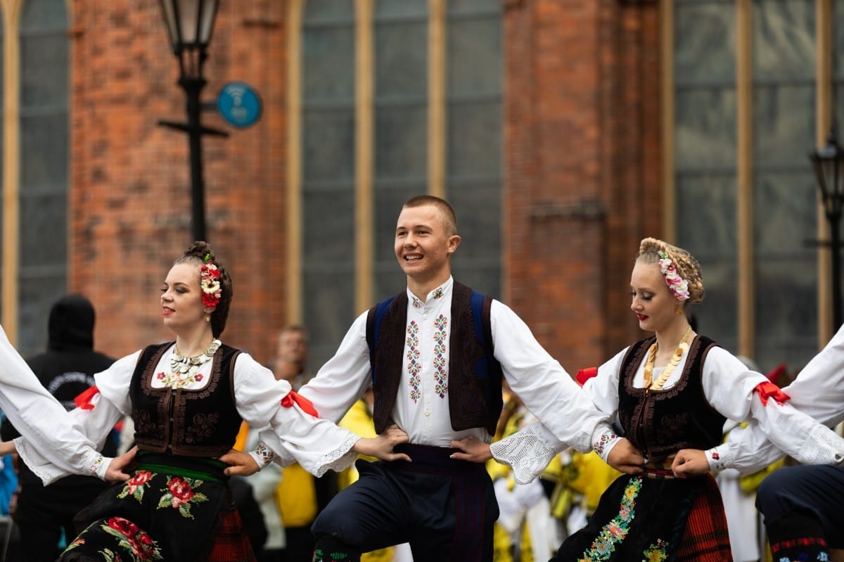 IX Starptautiskais tautas deju festivāls "Sudmaliņas" - Iepazīšanās tūre "Labāk deviņi draugi..." Vecrīgā
