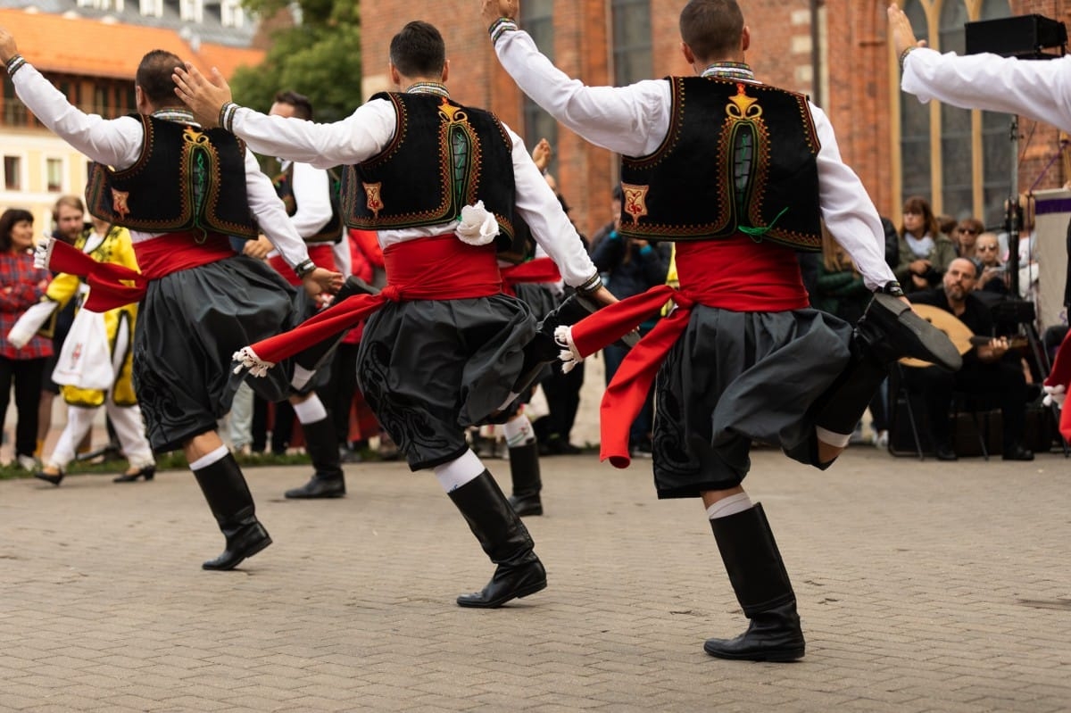 IX Starptautiskais tautas deju festivāls "Sudmaliņas" - Iepazīšanās tūre "Labāk deviņi draugi..." Vecrīgā
