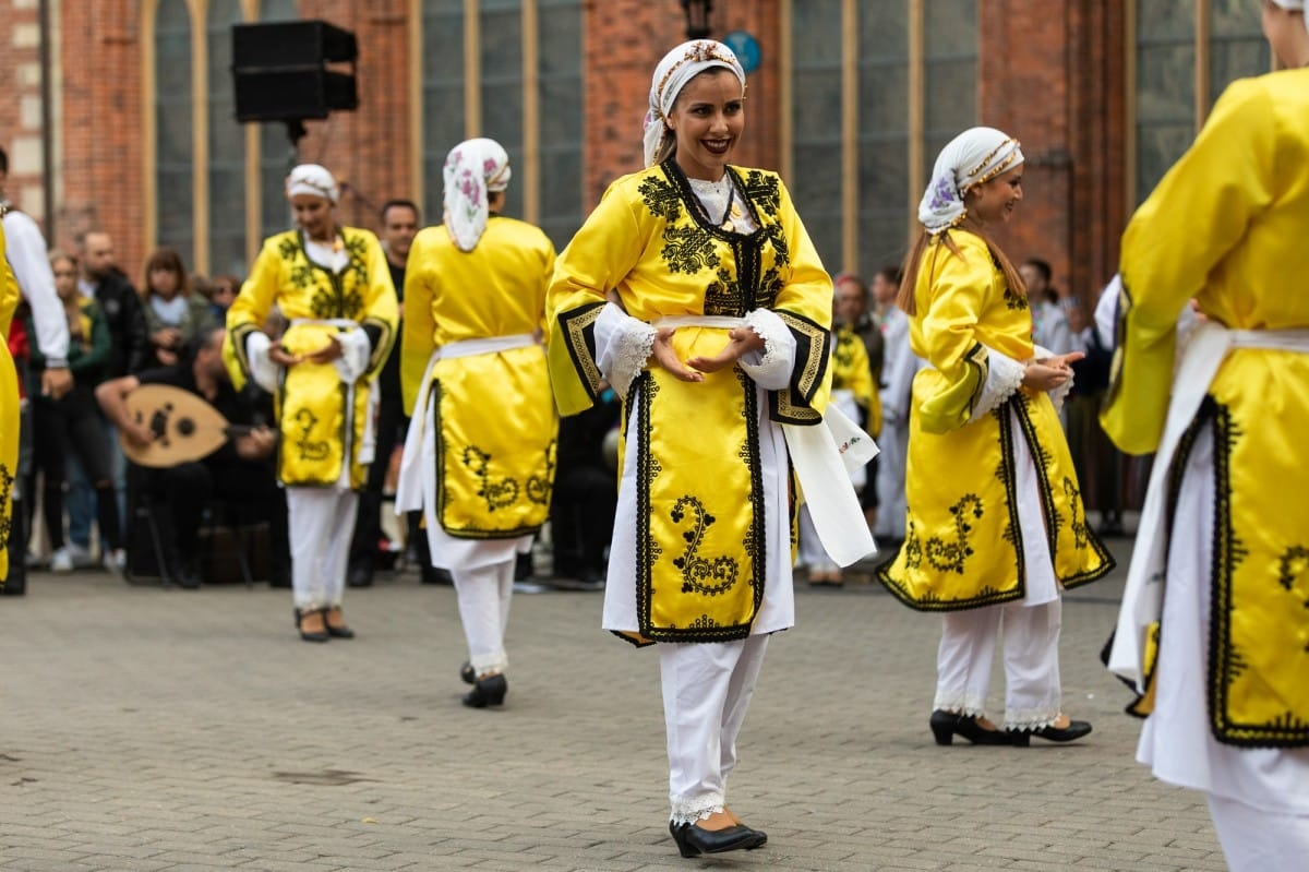 IX Starptautiskais tautas deju festivāls "Sudmaliņas" - Iepazīšanās tūre "Labāk deviņi draugi..." Vecrīgā