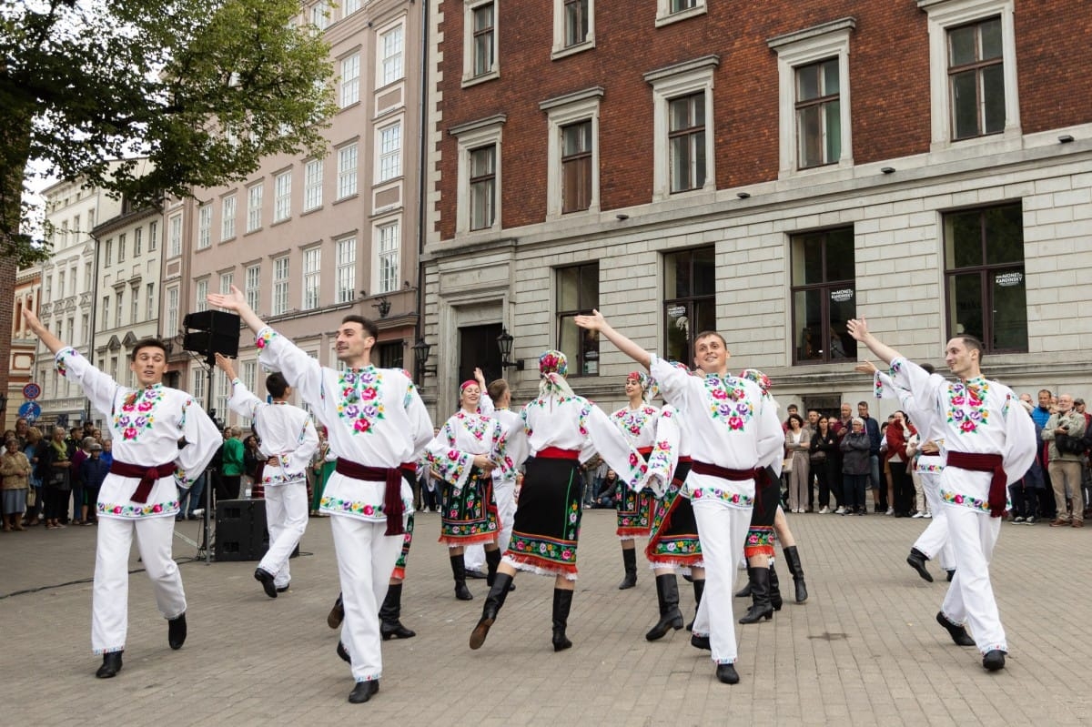 IX Starptautiskais tautas deju festivāls "Sudmaliņas" - Iepazīšanās tūre "Labāk deviņi draugi..." Vecrīgā