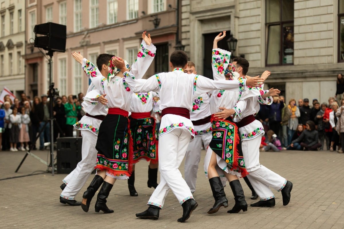 IX Starptautiskais tautas deju festivāls "Sudmaliņas" - Iepazīšanās tūre "Labāk deviņi draugi..." Vecrīgā