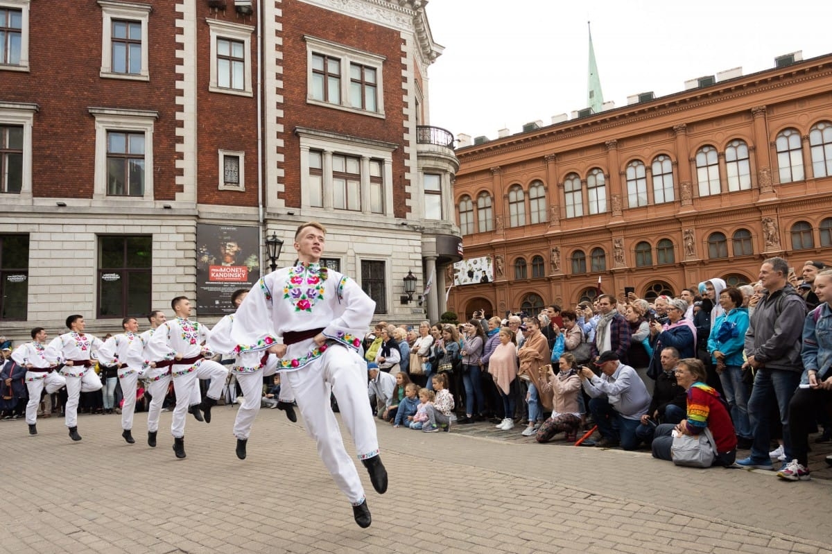 IX Starptautiskais tautas deju festivāls "Sudmaliņas" - Iepazīšanās tūre "Labāk deviņi draugi..." Vecrīgā
