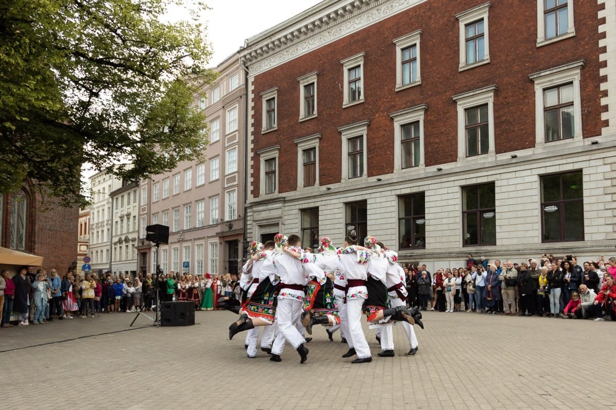 IX Starptautiskais tautas deju festivāls "Sudmaliņas" - Iepazīšanās tūre "Labāk deviņi draugi..." Vecrīgā