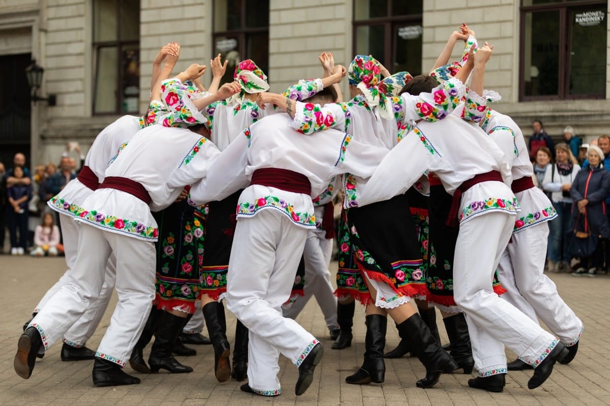 IX Starptautiskais tautas deju festivāls "Sudmaliņas" - Iepazīšanās tūre "Labāk deviņi draugi..." Vecrīgā