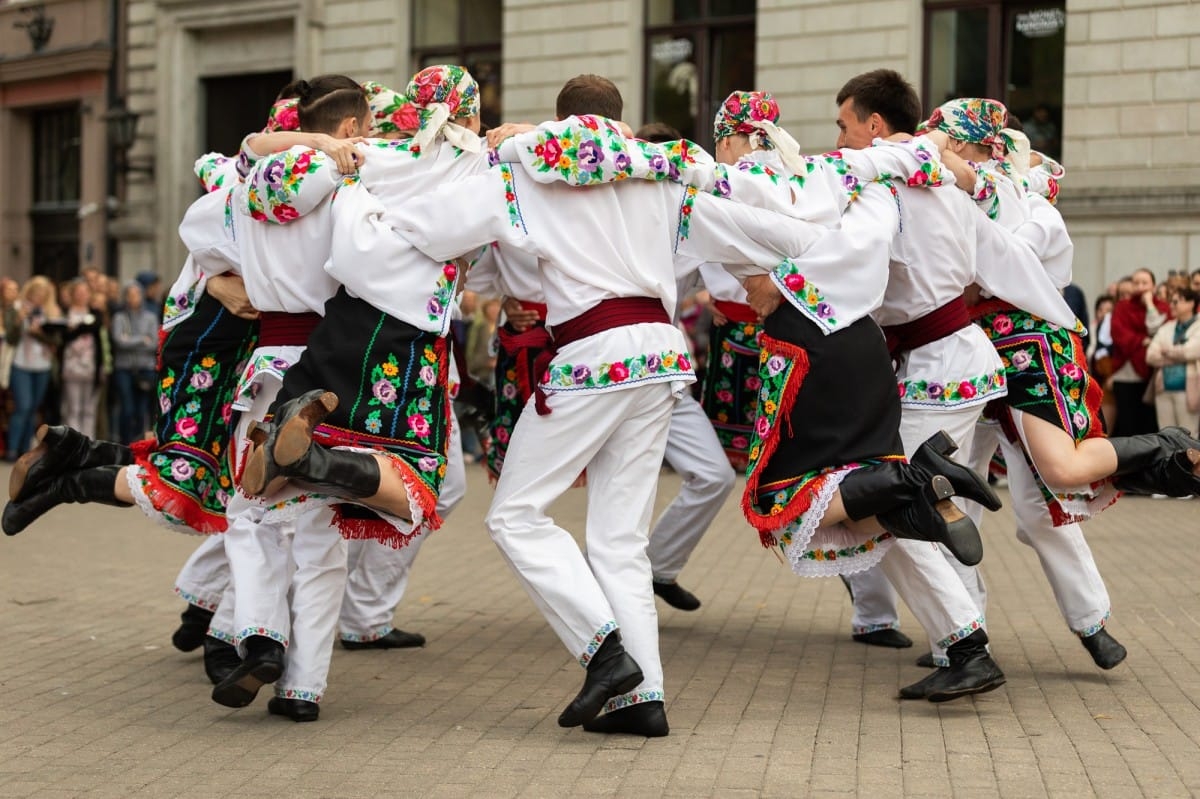 IX Starptautiskais tautas deju festivāls "Sudmaliņas" - Iepazīšanās tūre "Labāk deviņi draugi..." Vecrīgā