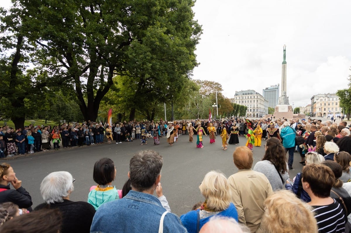 IX Starptautiskais tautas deju festivāls "Sudmaliņas" - Iepazīšanās tūre "Labāk deviņi draugi..." Vecrīgā