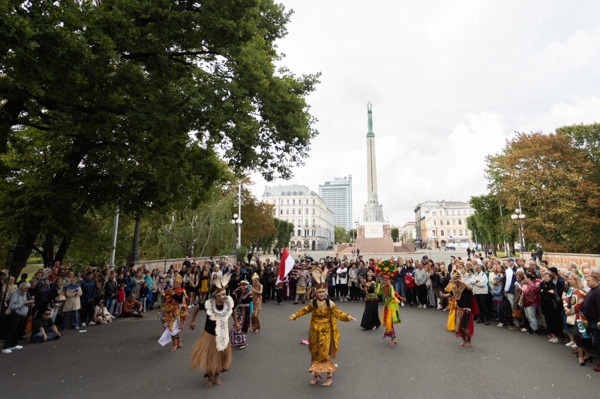 IX Starptautiskais tautas deju festivāls "Sudmaliņas" - Iepazīšanās tūre "Labāk deviņi draugi..." Vecrīgā