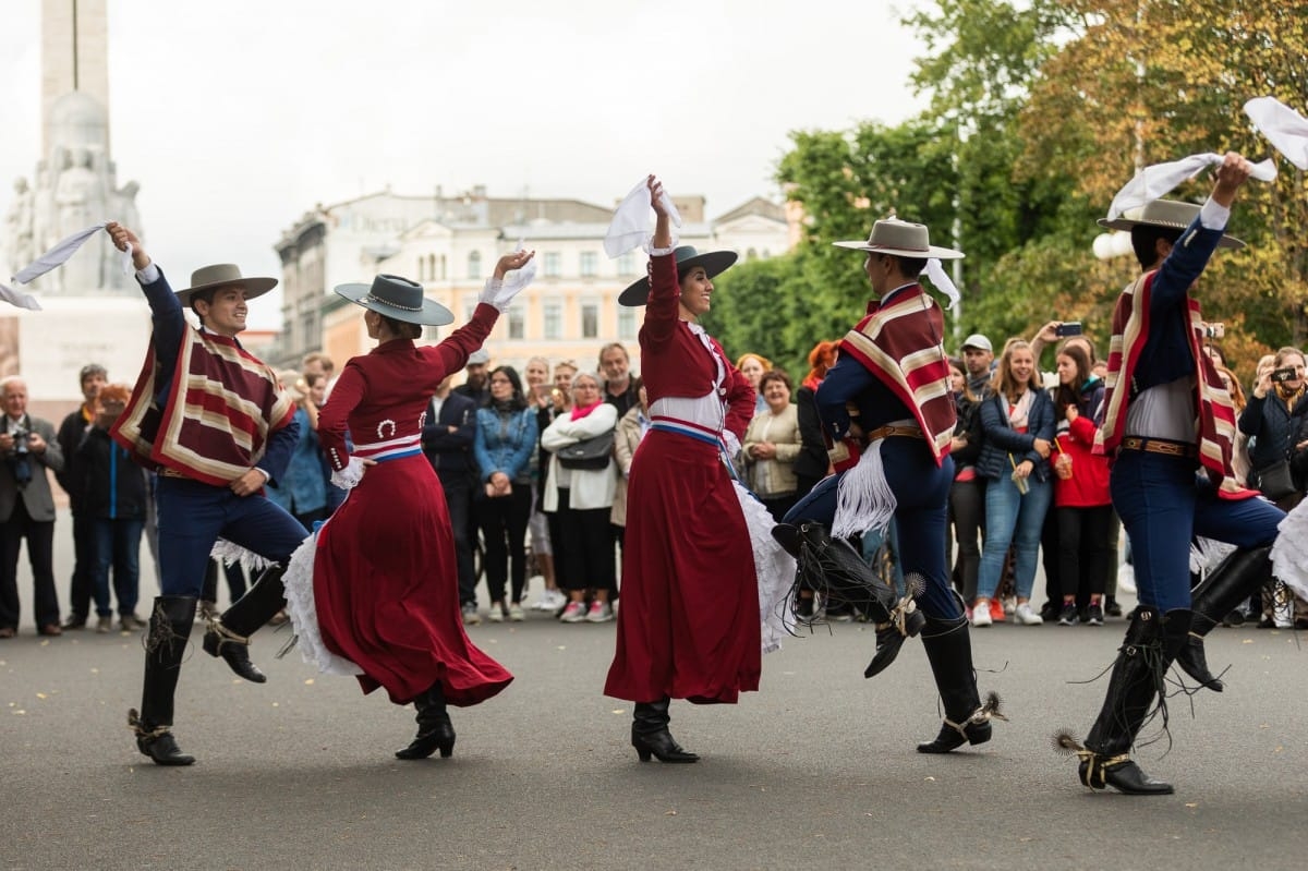 IX Starptautiskais tautas deju festivāls "Sudmaliņas" - Iepazīšanās tūre "Labāk deviņi draugi..." Vecrīgā
