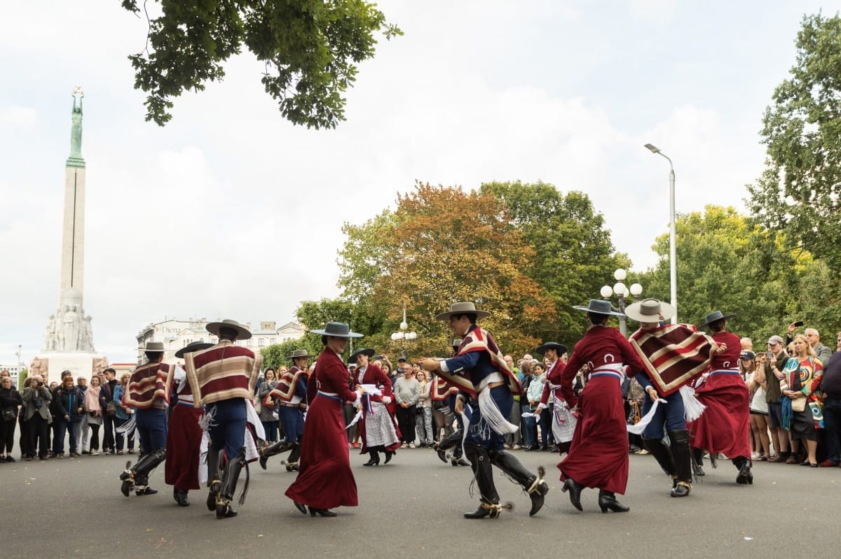 IX Starptautiskais tautas deju festivāls "Sudmaliņas" - Iepazīšanās tūre "Labāk deviņi draugi..." Vecrīgā