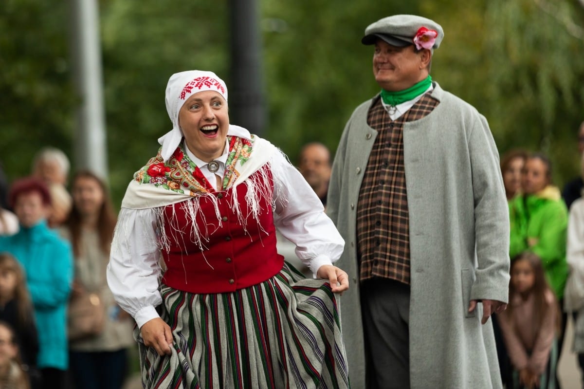 IX Starptautiskais tautas deju festivāls "Sudmaliņas" - Iepazīšanās tūre "Labāk deviņi draugi..." Vecrīgā