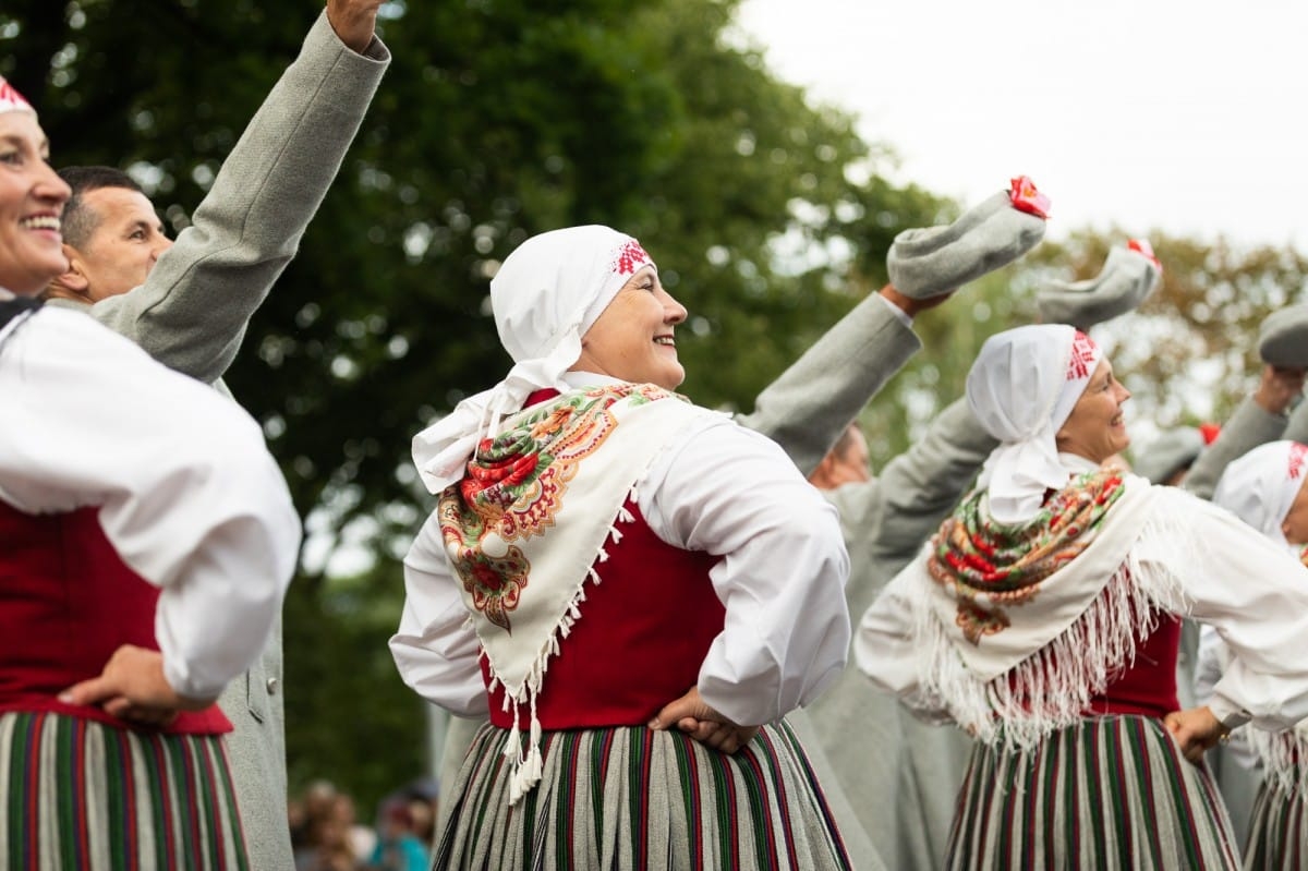 IX Starptautiskais tautas deju festivāls "Sudmaliņas" - Iepazīšanās tūre "Labāk deviņi draugi..." Vecrīgā