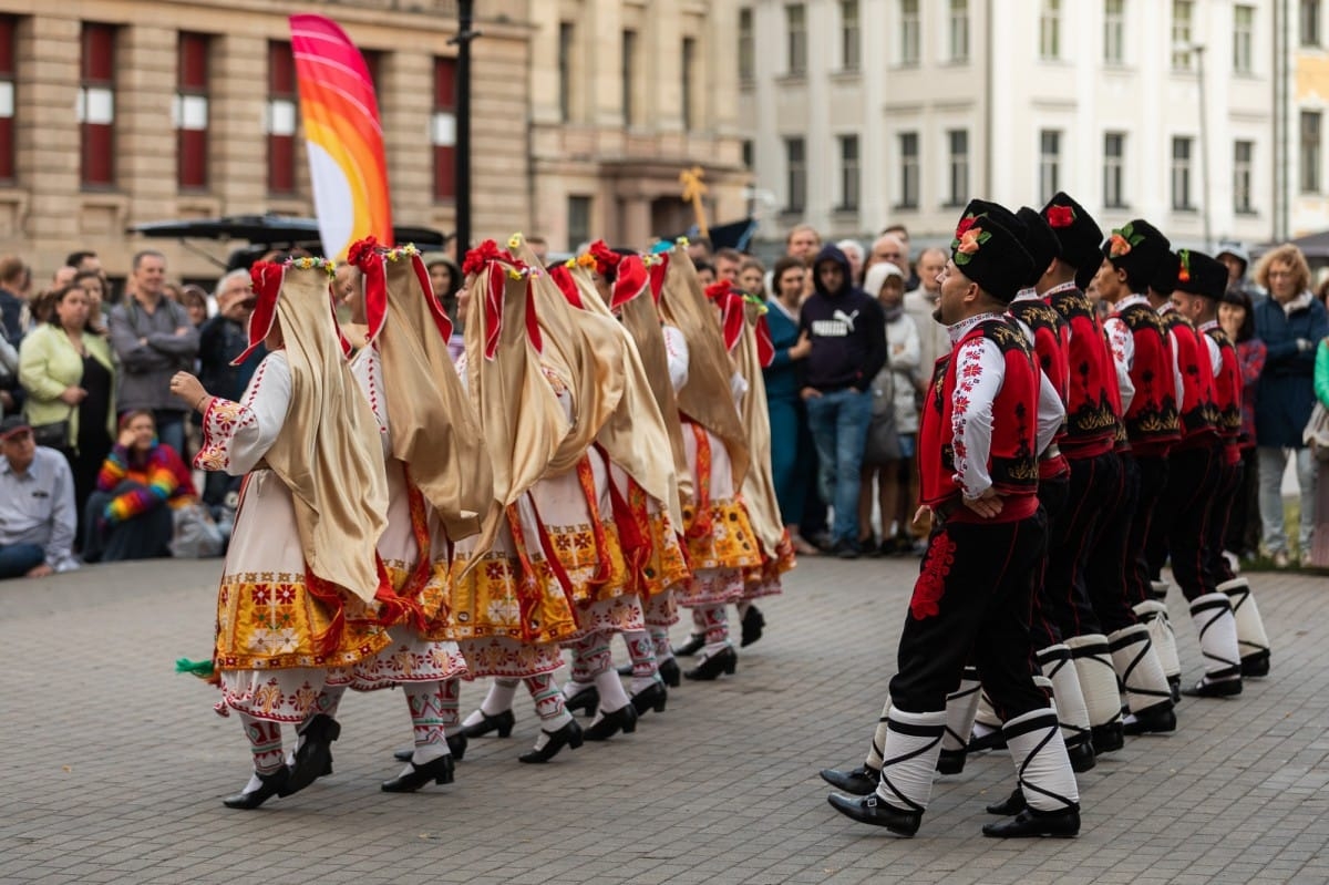 IX Starptautiskais tautas deju festivāls "Sudmaliņas" - Iepazīšanās tūre "Labāk deviņi draugi..." Vecrīgā