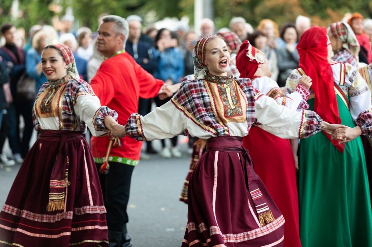 IX Starptautiskais tautas deju festivāls "Sudmaliņas" - Iepazīšanās tūre "Labāk deviņi draugi..." Vecrīgā
