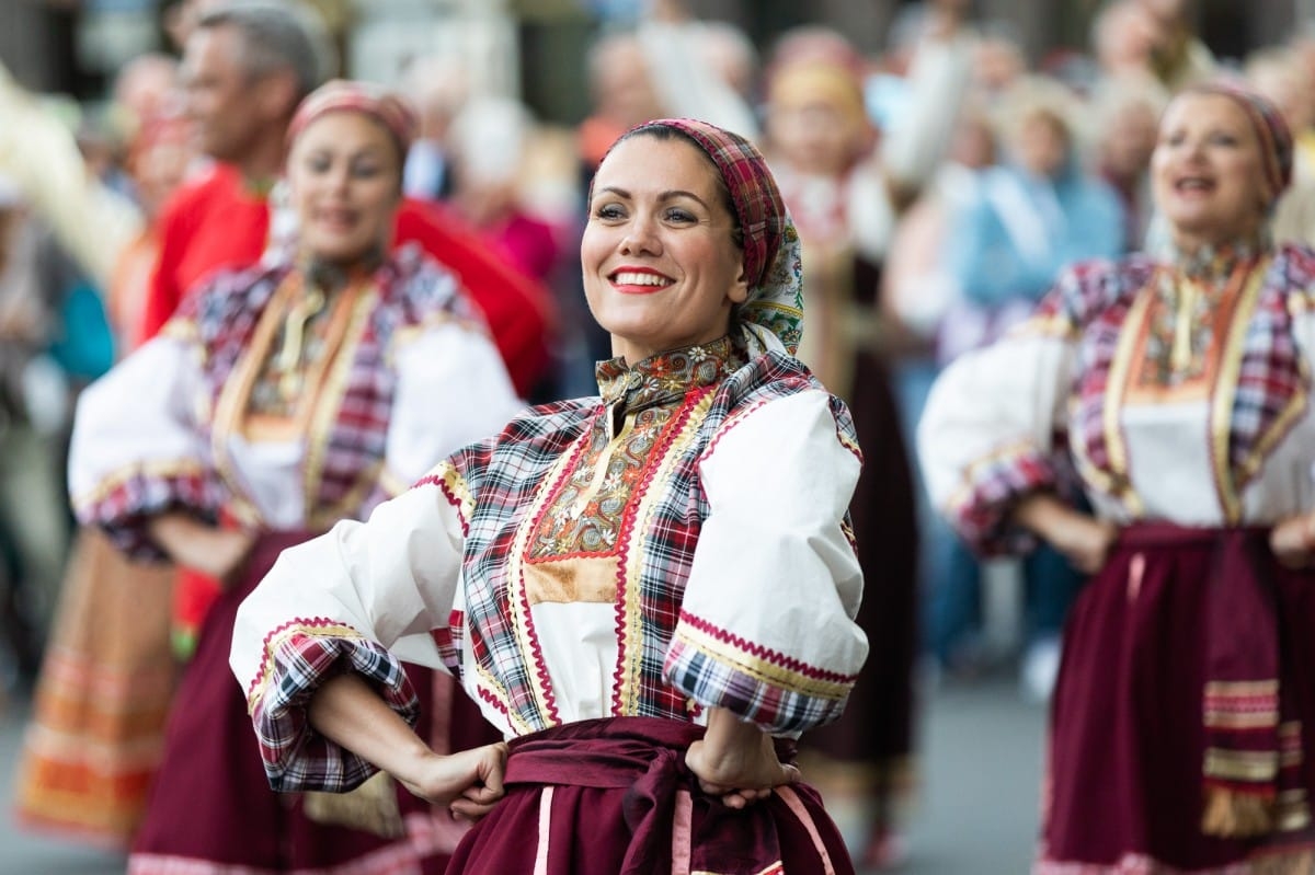 IX Starptautiskais tautas deju festivāls "Sudmaliņas" - Iepazīšanās tūre "Labāk deviņi draugi..." Vecrīgā