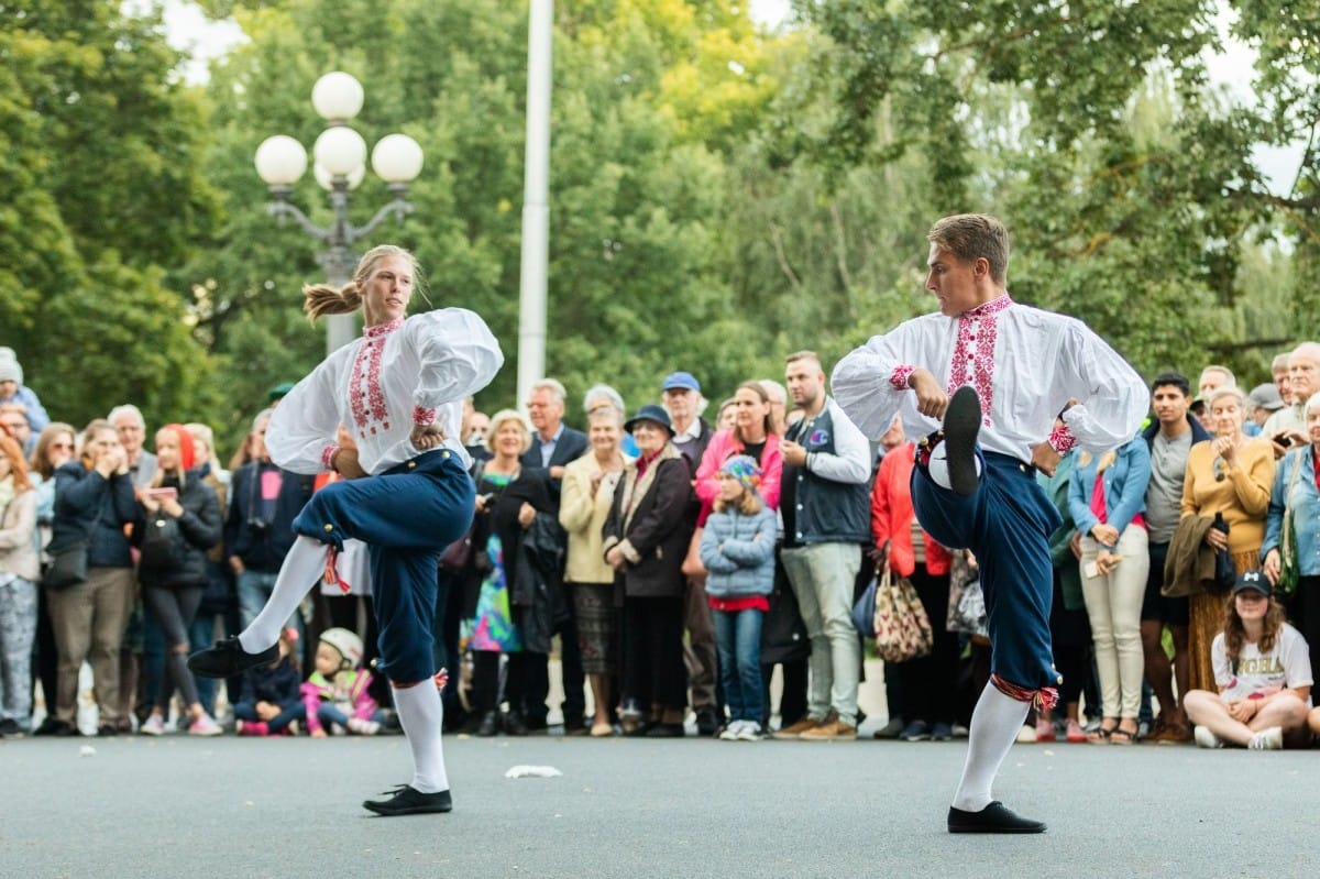 IX Starptautiskais tautas deju festivāls "Sudmaliņas" - Iepazīšanās tūre "Labāk deviņi draugi..." Vecrīgā