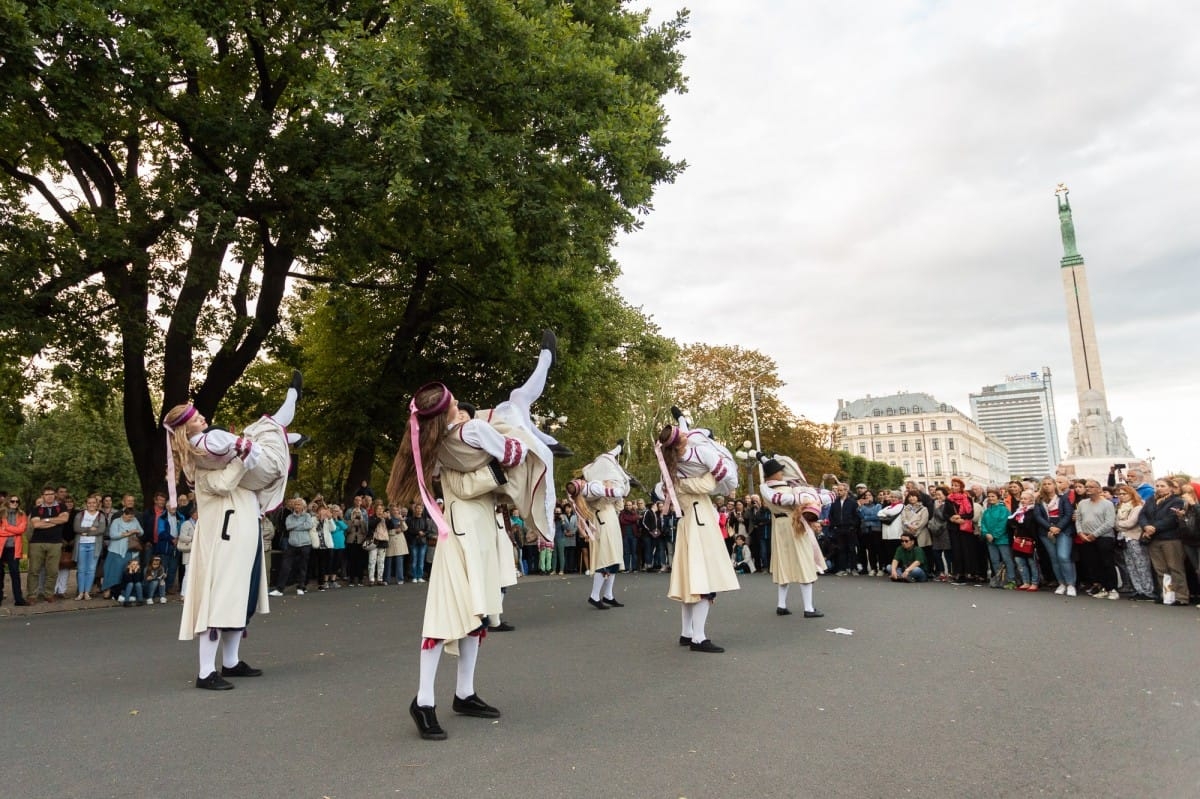 IX Starptautiskais tautas deju festivāls "Sudmaliņas" - Iepazīšanās tūre "Labāk deviņi draugi..." Vecrīgā