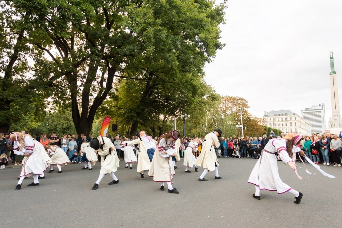 IX Starptautiskais tautas deju festivāls "Sudmaliņas" - Iepazīšanās tūre "Labāk deviņi draugi..." Vecrīgā