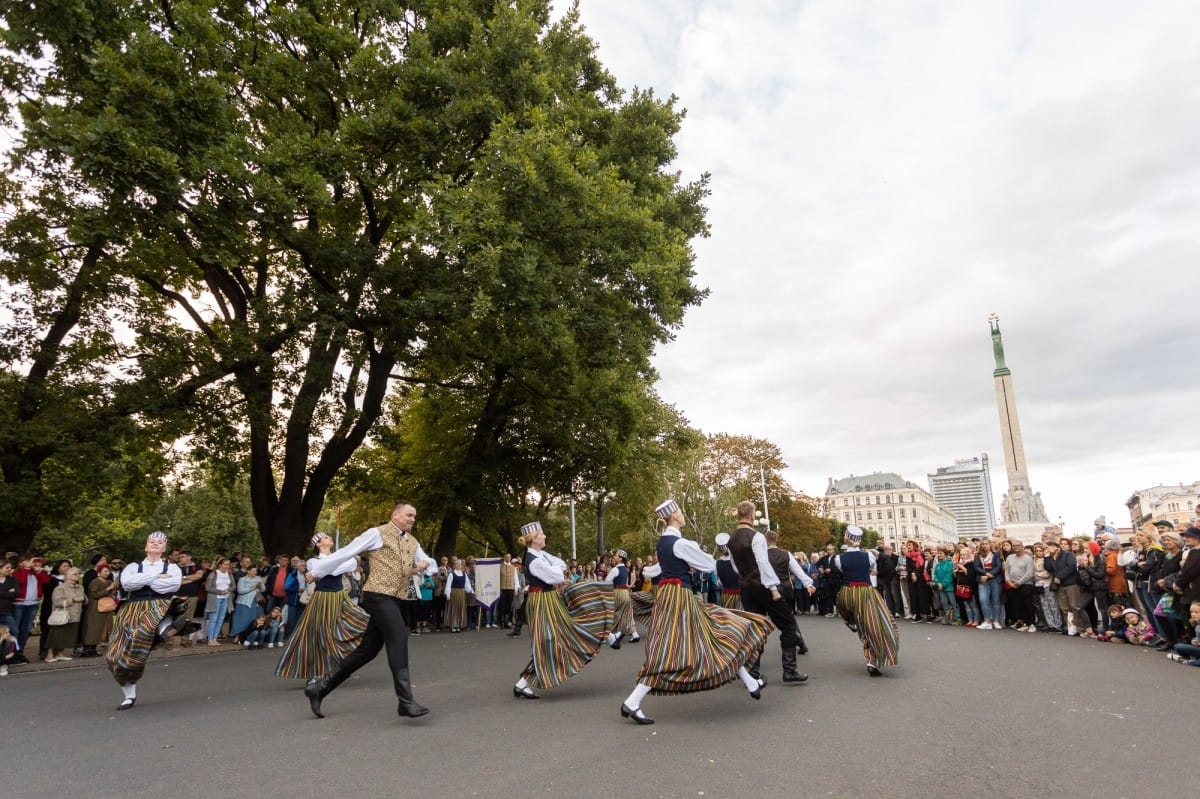 IX Starptautiskais tautas deju festivāls "Sudmaliņas" - Iepazīšanās tūre "Labāk deviņi draugi..." Vecrīgā