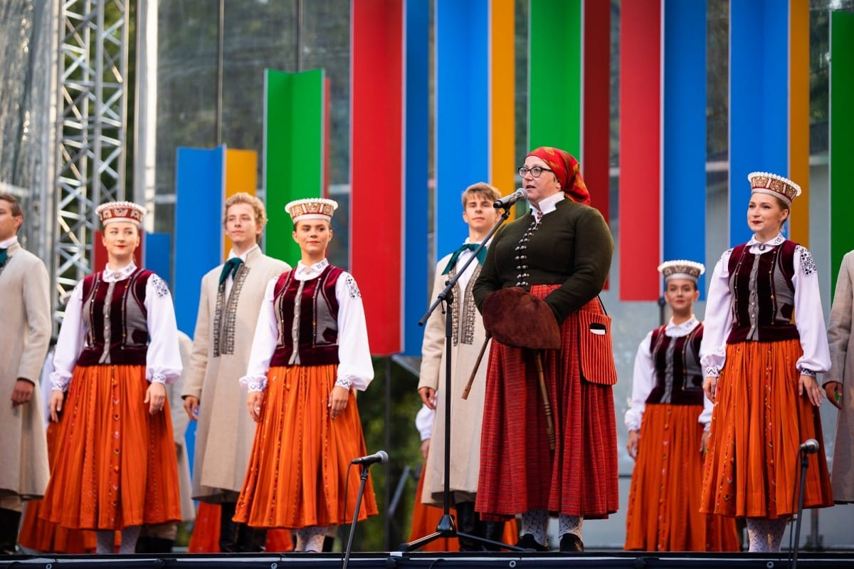 IX Starptautiskais tautas deju festivāls "Sudmaliņas" - Atklāšanas koncerts "Aiz deviņām jūrām, aiz deviņiem kalniem"