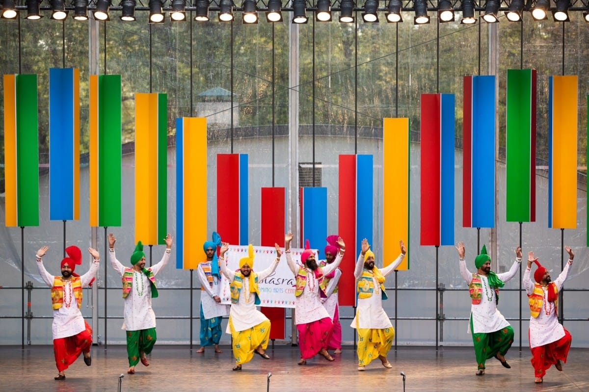 IX Starptautiskais tautas deju festivāls "Sudmaliņas" - Atklāšanas koncerts "Aiz deviņām jūrām, aiz deviņiem kalniem"