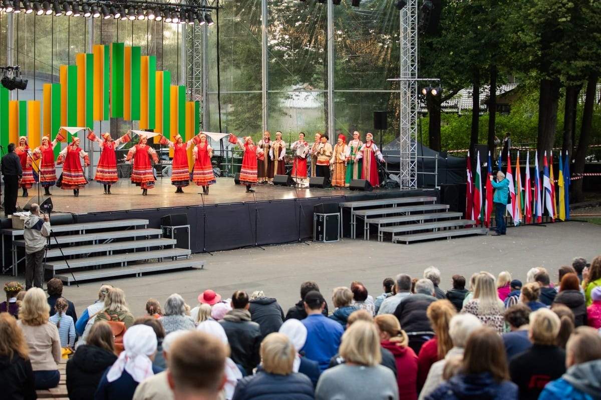 IX Starptautiskais tautas deju festivāls "Sudmaliņas" - Atklāšanas koncerts "Aiz deviņām jūrām, aiz deviņiem kalniem"
