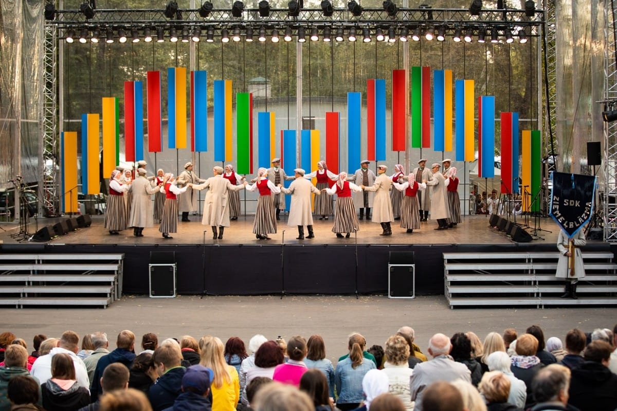 IX Starptautiskais tautas deju festivāls "Sudmaliņas" - Atklāšanas koncerts "Aiz deviņām jūrām, aiz deviņiem kalniem"