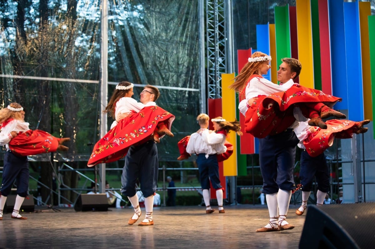 IX Starptautiskais tautas deju festivāls "Sudmaliņas" - Atklāšanas koncerts "Aiz deviņām jūrām, aiz deviņiem kalniem"
