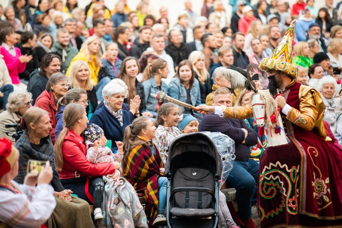 IX Starptautiskais tautas deju festivāls "Sudmaliņas" - Atklāšanas koncerts "Aiz deviņām jūrām, aiz deviņiem kalniem"