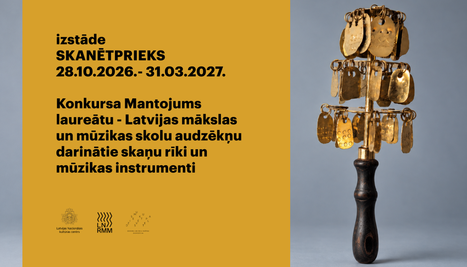 Attēlā redzams trideksnis. Priekšā ir izvietots teksta bloks ar informāciju par izstādi. 