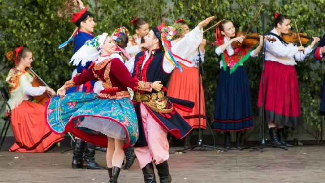 VIII Starptautiskā tautas deju festivāla "Sudmaliņas" koncerti un latvisko labumu tirgus Vērmanes dārzā Rīgā