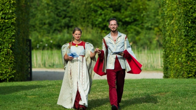 VIII Starptautiskā tautas deju festivāla "Sudmaliņas" koncerts "Deju soļi pasauli iegriež" Rundāles pils parkā