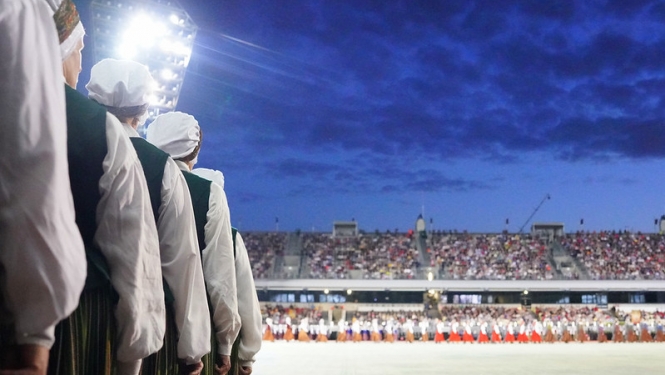 Stadions_dejotāji
