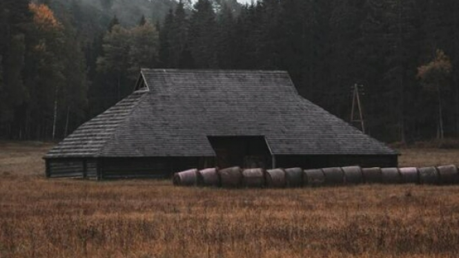 māja