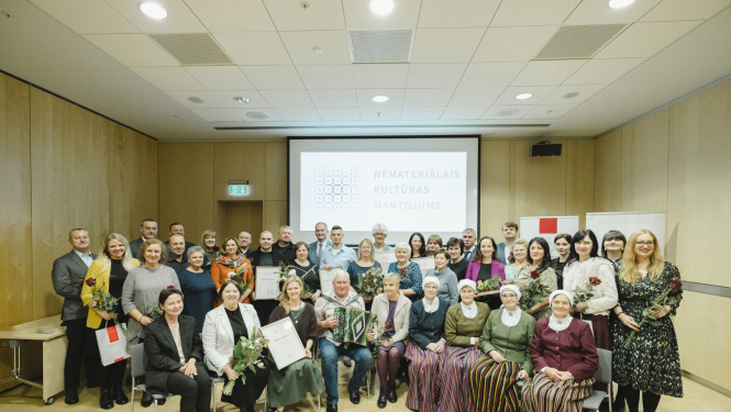 Kopbilde no Apliecinājumu pasniegšanas pasākuma