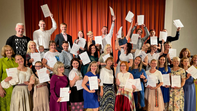 Latviešu dejas skolas absolventi