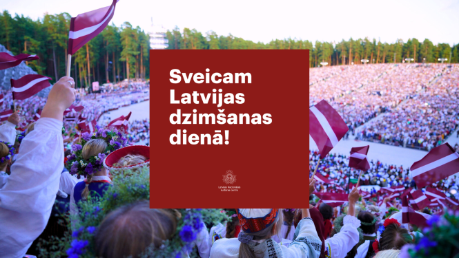 Mežaparka lielā estrāde, dziedātājas māj ar karodziņiem