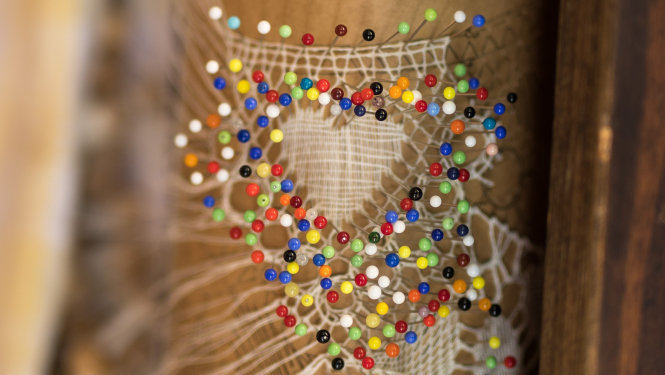 Knipelēšana. Seurasāri lietišķās mākslas gadatirgus. Foto: Roberts Šebloms