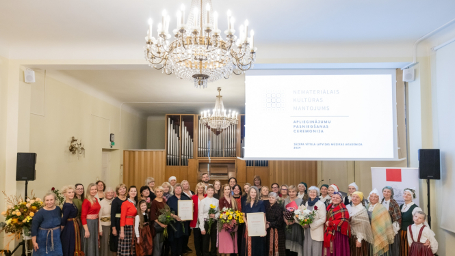 Apliecinājumu pasniegšana mūzikas akadēmijā