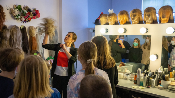 Izzinoša nodarbība “Iepazīstam Nacionālā teātra aizkulises”